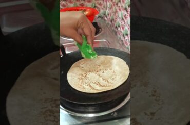 Roti sekane ka sehi tarika #roti #shorts #shortsfeed #chapati #flatbread #healthy #phulka
