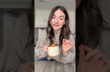 Healthy Banana Bread Mug Cake (6 ingredients!)