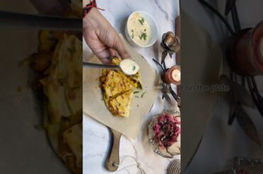 These Crispy & Healthy Quesadillas are perfect for dinner ! High protein meal #dinnerideas