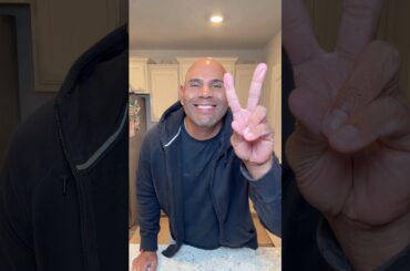 Looking for a healthy snack? @chobani @bearnakedgranola #healthy #snacks #shorts #fyp #easyrecipe