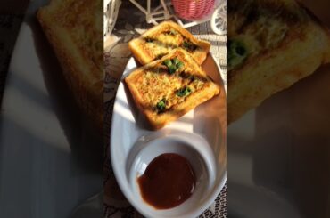 Healthy and quick breakfast #eggbreadsandwich #breakfast #food #recipe #cooking #trending  #shorts