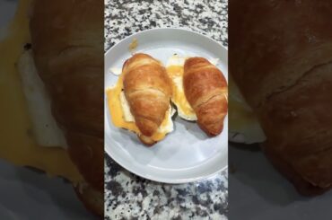 Mini Croissant Egg bites | 5 min Breakfast ideas #Healthy #foodlover #shorts #viral #trending