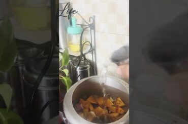 Protein Rich Disco Pumpkin Soup | No Cream Soup | Healthy Dinner Idea #healthysoup #winterrecipe