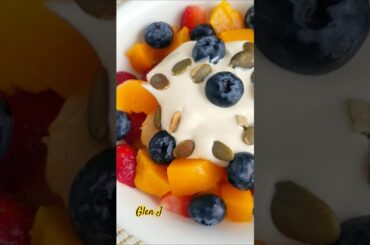 FRUIT SALAD WITH YOGURT