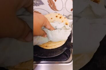 Roti fulane ka sahi tarika #roti #ytshorts #flatbread #chpati #information #healthy #fulka