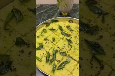 Hare matar se bana soft & healthy dhokla #dhokla #viralvideo #trendingnow #recipe #shortsfeed