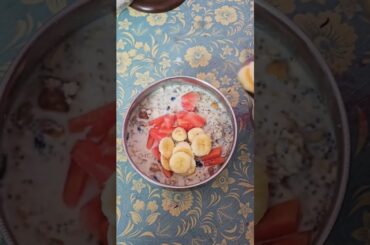 Healthy overnight oats chia seeds breakfast recipe. #shorts #trendingshorts #highprotein #high fiber