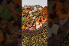 Green moong dal chaat #moongdal #chaat #snacks #food #recipe #youtubeshorts #shortsfeed #viral #fyp
