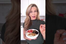 Mediterranean protein yogurt bowl.  250 calories and 25 G protein #healthyrecipes #lowcalorie