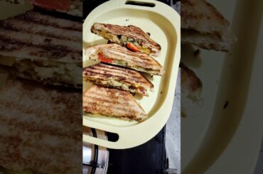 Tasty Veg Sandwich Recipe#sandwichrecipe #vegsandwich #easybreakfast #quicksnack #food #foodshorts