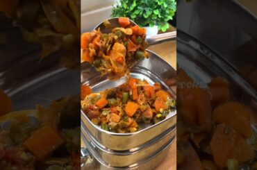 Lunch Recipe: Rice n keerai dal kulambu | poriyal n fruit #shortsfeed #lunchideas #lunchbox