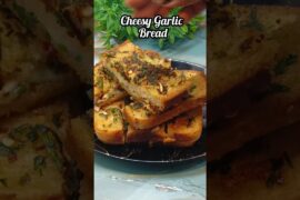 Trending Cheese garlic bread recipe #shorts #trending #garlicbread #cheesegarlicbread