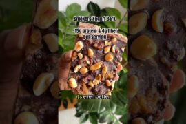 Snickers Yogurt Bark 15g protein 4g fiber && SO good #proteinsnacks #proteindiet #healthyrecipes