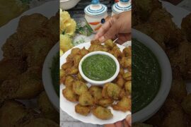 Kya Aapne Kbhi Hari Mutter Ke Pakode Try Kiye Hain #Snacks #Pakode #shorts