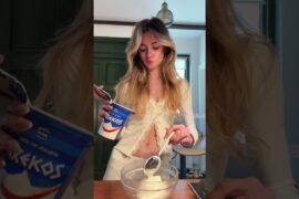 My fav chia jelly granola bowl #healthyrecipes