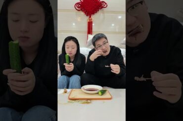 Quick & Healthy Dinner: Steamed Chicken Legs & Cucumber Salad