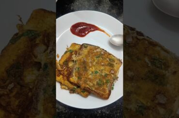 Bread Omlette Toast Recipe | Healthy Breakfast Recipe #ytshorts #breadrecipe #omlette #toast #trend