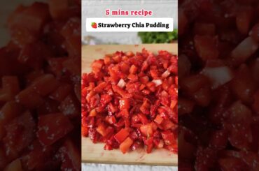 Strawberry Chia Pudding Bowl | Healthy Breakfast Ideas #shorts #smoothiebowl