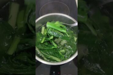 blanching choi sum for my lunch #shorts #asmr #healthy #satisfying #viral #cooking #nhitztv