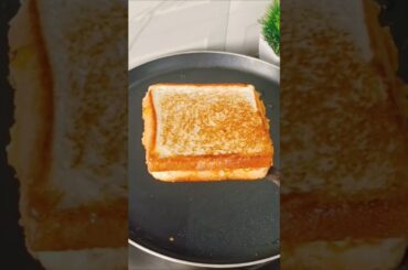 #breakfast#breakfastrecipe#sandwich#easyrecipe#sandwichrecipe#vegsandwich#youtubeshort#recipeshort