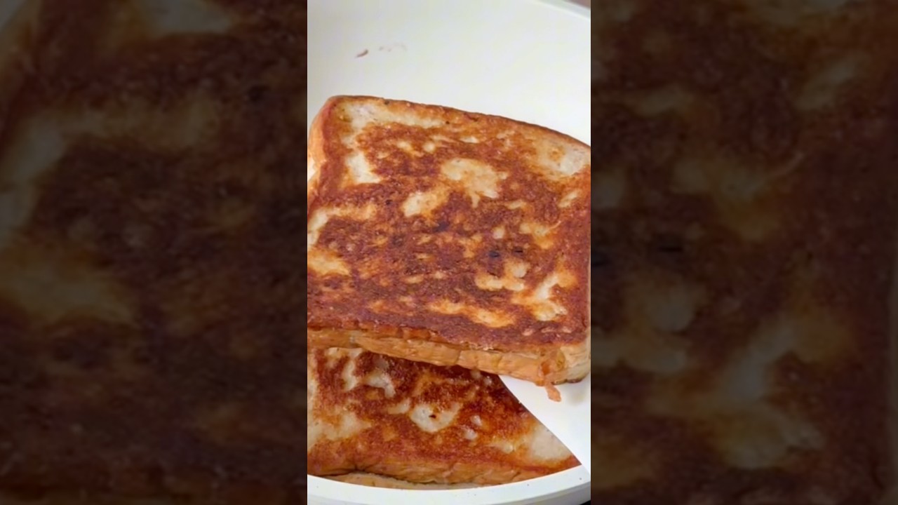 Bread Egg Toast | easy and tasty breakfast recipe #shorts Bread Egg Toast | easy and tasty breakfast recipe #shorts