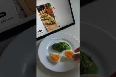 Quick and Easy Healthy Breakfast | Bread Avocado Egg toast!