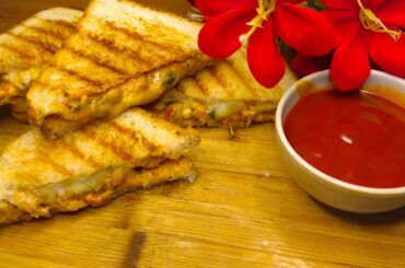Cheesy Chicken Grilled Sandwich | Crispy & Healthy Chicken Sandwich Recipe