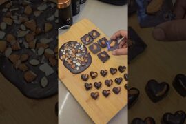 toh aaj ghar pe banaenge market style Roasted Almond Chocolate #shorts #chocolate #ytshorts