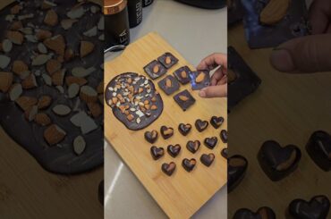 toh aaj ghar pe banaenge market style Roasted Almond Chocolate #shorts #chocolate #ytshorts