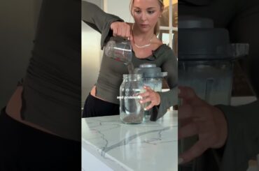 Breakfast prep of the week: mango chia pudding I’ve gotchu with the recipe: Blend 1.5 cups Greek