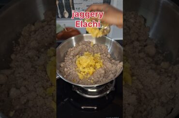 Ragi Ladoo with Jaggery | Healthy  Kids Sweets | Healthy Snacks #shorts #ragiladdu