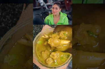 Healthy Paya soup by Kareena kapoor #cooking#ytshorts#celebrity#kareenakapoorkhan#recipe#payasoup#yt