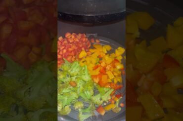 Broccoli and soya chunks salad in Airfryer #airfryerrecipes #healthysalad #weightloss #shorts