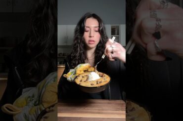 Protein cookie skillet #healthyrecipes #healthysnacks #cookies