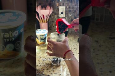 Blueberry chia pudding = antioxidants + fiber #chiapudding #healthybreakfast #mealprep #wellness