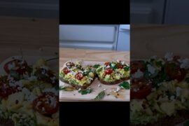 Creamy Scrambled Egg Avocado Toast in 5 Minutes