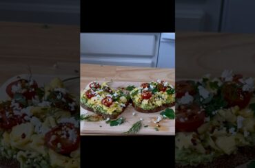 Creamy Scrambled Egg Avocado Toast in 5 Minutes