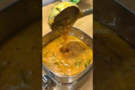 Lunch Recipe: Rice n dal kulambu | veg poriyal n omelette | fruit #shortsfeed #lunchideas #lunchbox