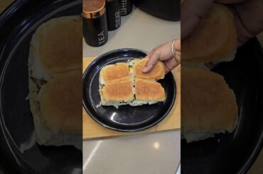 toh aaj Palak aur Mushroom se banate hain tasty crispy Toast #shorts #spiceupflavourskitchen