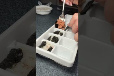 Follow for more fun and healthy recipes! #easyrecipe #healthylunch #sushilovers #sushi