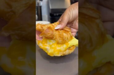 HAM, CHEESE, & EGG CROISSANTS | QUICK & EASY BREAKFAST SANDWICH