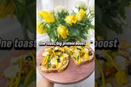 This 5-minute high protein toast will keep you full for hours! #highproteinrecipes #toast #foodreels