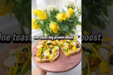 This 5-minute high protein toast will keep you full for hours! #highproteinrecipes #toast #foodreels