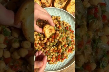 THE BEST CHICKPEA SALAD #chickpeassalad