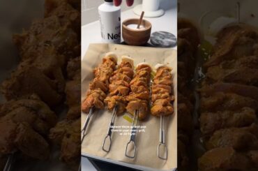 Healthy Meal Idea | Middle Eastern Chicken with Tomato Salad & Garlic Sauce