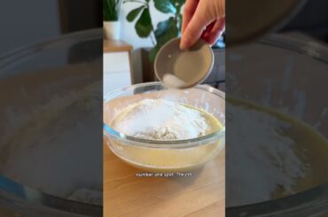 ONE-BOWL FLUFFY BLUEBERRY GREEK YOGURT MUFFINS with 5g protein (no protein powder) for a muffin