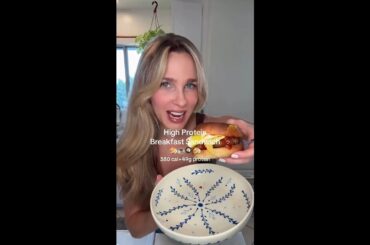 Protein-Packed Breakfast Sandwich by @shelbylaurenfit