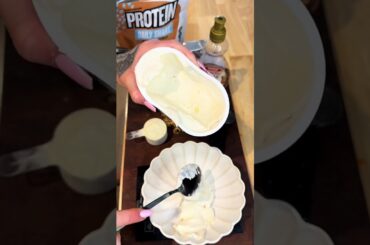 CARROT CAKE BAKED OATS low calorie high protein Macros per... #Shorts #_elliewilsonfitness__