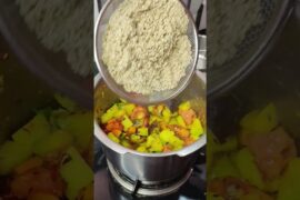 Healthy Quinoa Khichdi in 10 Minutes | Easy Protein Rich Meal #shorts