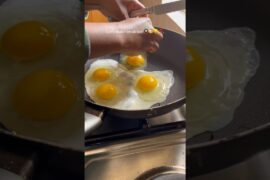 Easy breakfast #foodie #shorts #asmrfood #asmrshorts #healthy #tasty #breakfast #breakfastideas